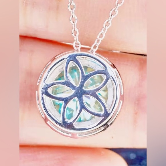 Elegant Silver and Blue Moissanite Pendant Necklace - Picture 2 of 5